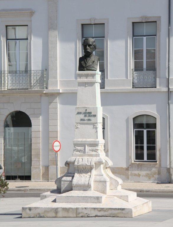 Monumento José Luciano de Castro 